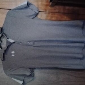 Under armour boys shirt medium